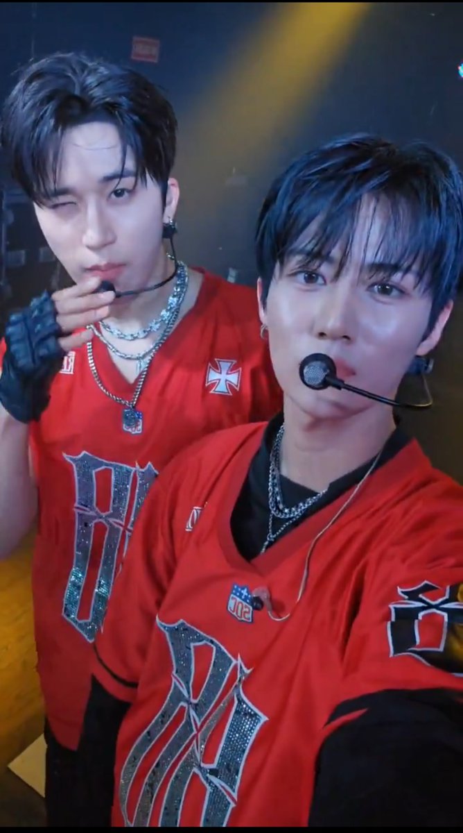 d8hyn's tweet photo. junyan is #real! road to end #parentz!
1001 proof that junyan is actually #dating and why they’re the best couple to ever exist! #omegaverse! https://t.co/bZLyVFIdpr