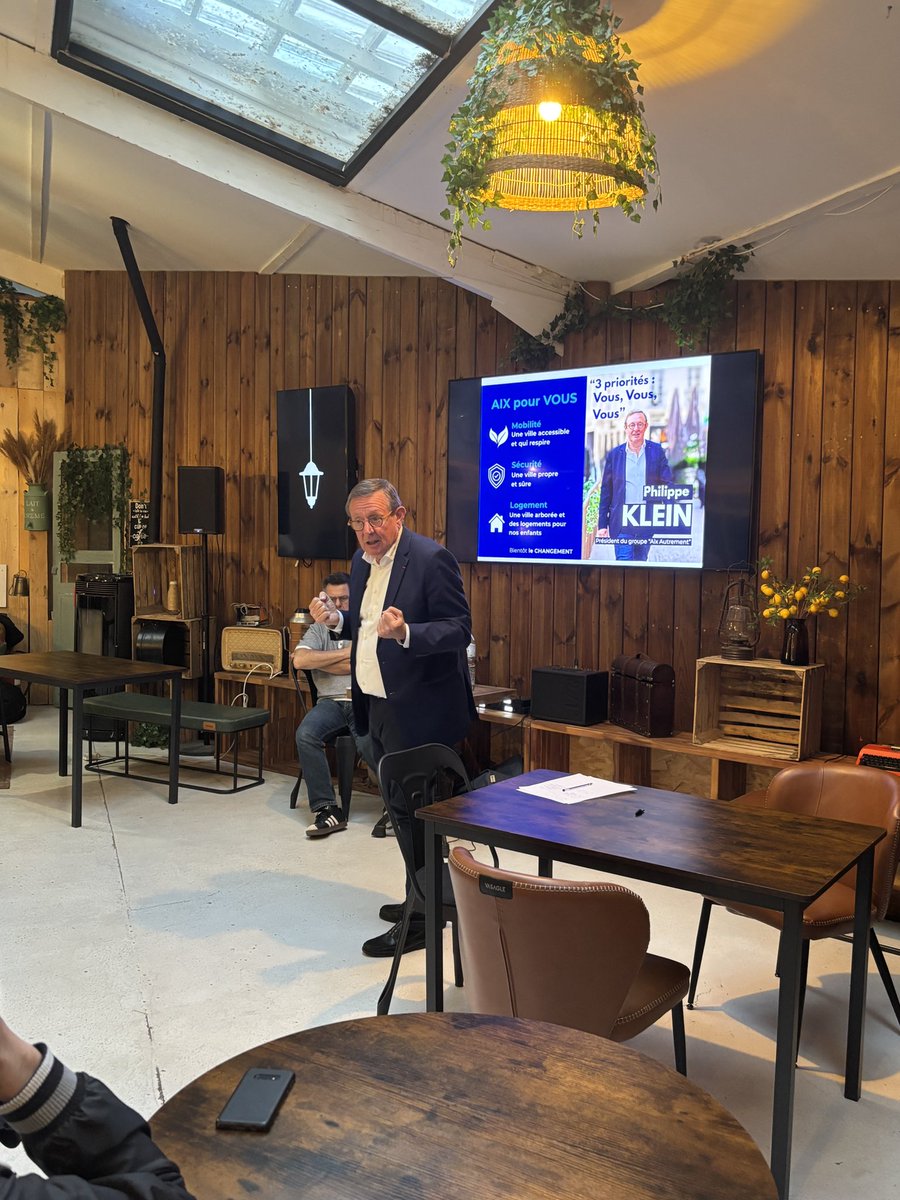 AIX_AUTREMENT's tweet photo. Avec @Philippe_Kln, les Ă©lus dâAix Autrement et de nombreux militants, nous avons partagĂ© nos idĂ©es et nos envies pour lâavenir dâAix.
Ce nâest que le dĂ©but. Ensemble, cap sur 2026 !
#AixEnProvence #CapSur2026 #PolitiqueLocale https://t.co/UPjF9CAlsJ