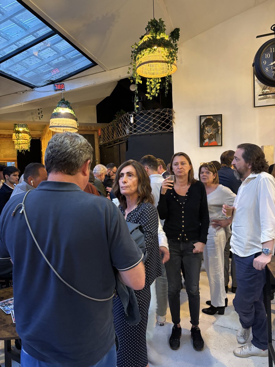 AIX_AUTREMENT's tweet photo. Avec @Philippe_Kln, les Ă©lus dâAix Autrement et de nombreux militants, nous avons partagĂ© nos idĂ©es et nos envies pour lâavenir dâAix.
Ce nâest que le dĂ©but. Ensemble, cap sur 2026 !
#AixEnProvence #CapSur2026 #PolitiqueLocale https://t.co/UPjF9CAlsJ