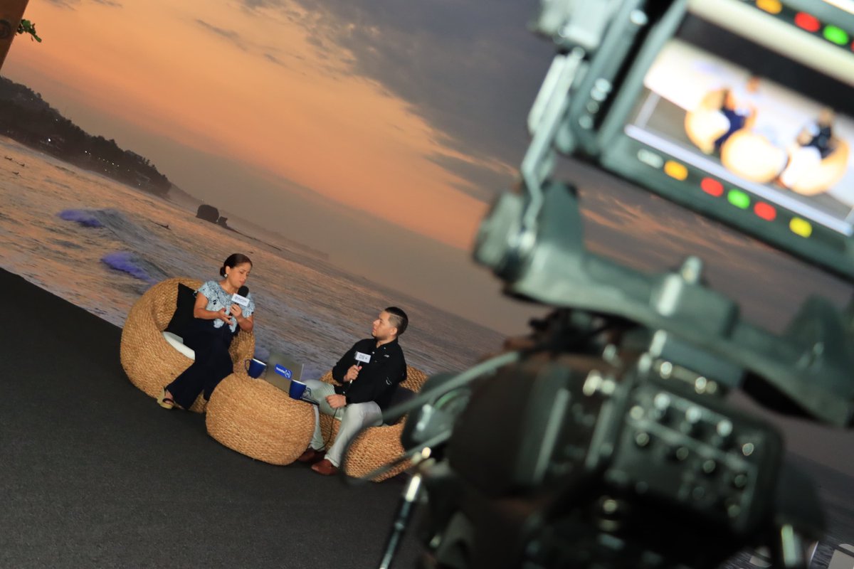 EntrevistaAm's tweet photo. ¡Culminamos abril en la playa El Sunzal! 🌴🌊

Hoy, @Quinterosnel_sv conversó con la titular del @MITURElSalvador, @MorenaValdezSV, acerca del @surfcity El Salvador ISA World Longboard Championship y sobre el crecimiento del sector turístico en el país. https://t.co/LeXAY7nnF9