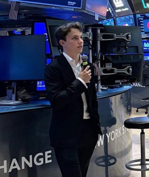 laurogeitabat's tweet image. SUITSCAR WITH NO WARNING ???