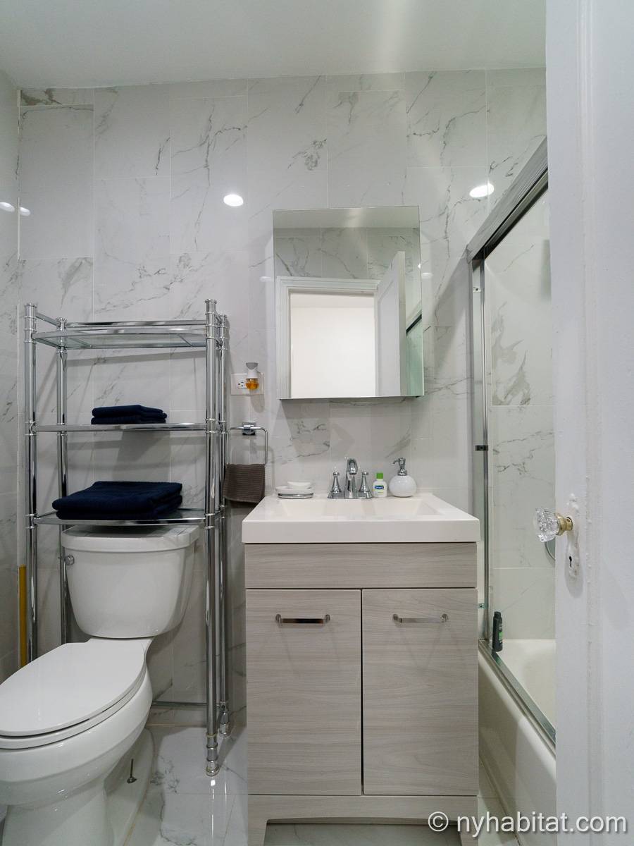 Enjoy elegant Upper East Side living! 

Check out this furnished 2-bedroom, 1-bath apartment with stylish decor, near museums, boutiques &amp; dining. Only steps away from the subway &amp; East River!

Click link below👇

nyhabitat.com/new-york-apart…

#ManhattanLiving #NYCApartments