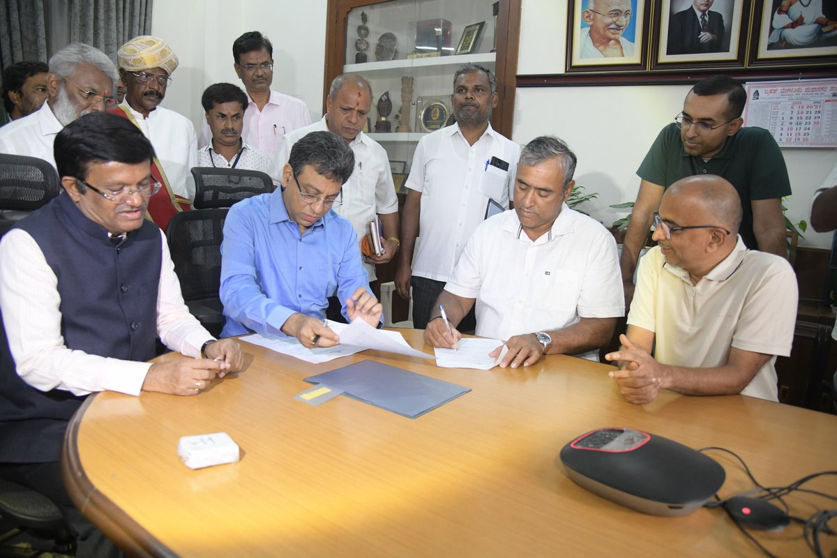 ಬೃಹತ್ ಬೆಂಗಳೂರು ಮಹಾನಗರ ಪಾಲಿಕೆಯ ಮುಖ್ಯ ಆಯುಕ್ತರಾಗಿ ಇಂದು ಅಧಿಕಾರ ಸ್ವೀಕರಿಸಲಾಯಿತು. 

#BBMP #bbmpchiefcommissioner