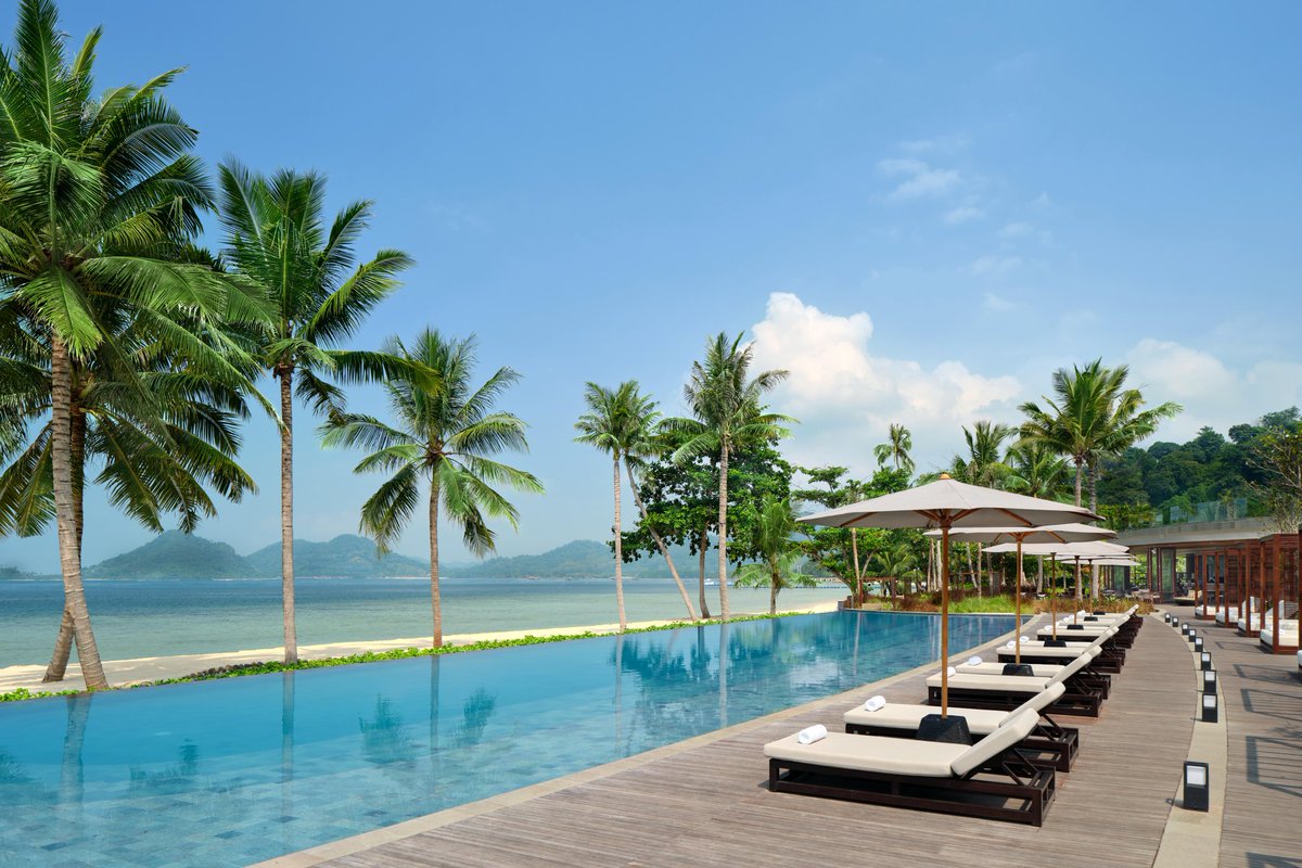 mediaindonesia's tweet photo. Lampung: Surga Tersembunyi di Ujung Selatan Sumatra.
Tempat di mana ketenangan berpadu dengan keindahan yang belum tersentuh.
Temukan pengalaman menginap tak terlupakan di Lampung Marriott Resort & Spa.
#ExploreLampung #MIA25 https://t.co/ezofDCk9uD