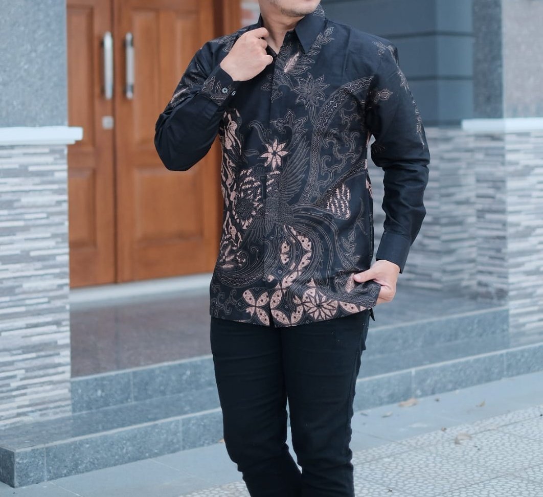 sitomb_'s tweet photo. @hrdbacot Nitip jualan min.
Ada stock 2 kemeja batik motif seperti di bawah.
Bahan adem, ada furing di bagian dalamnya.
Size L, dan XL
Harga Rp140.000
Dom Solo
Monggo kalau minat 
Terima kasih 🙏 https://t.co/DNVmkiMex6