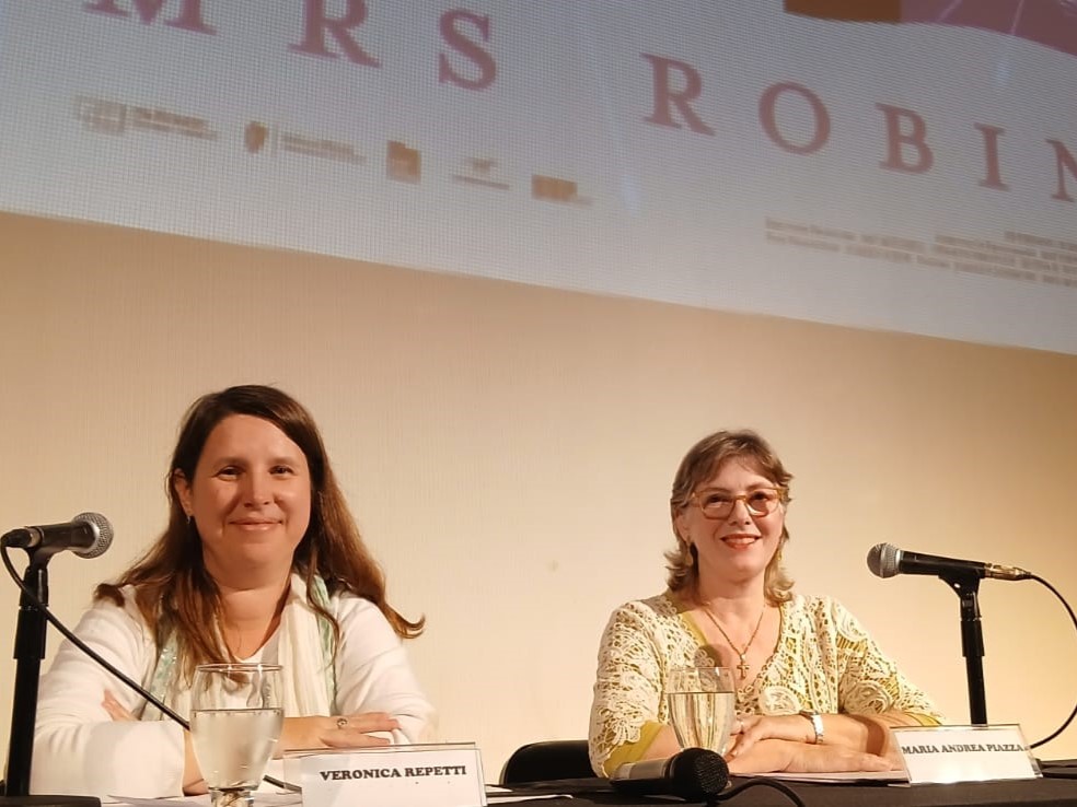 USALLenguas's tweet photo. 👉Exhibición del documental «Mrs. Robinson»☘️🇮🇪  en la actividad «Mary Robinson: liderando el cambio en clave feminista», auspiciada por @IrlEmbArgentina, #ProyectoDandelion y #AEIS, en microcine de la #UNLa.

#MaryRobinson #Irlanda  #estudiosirlandesesUSAL #lenguasmodernasUSAL https://t.co/7f5QN04281