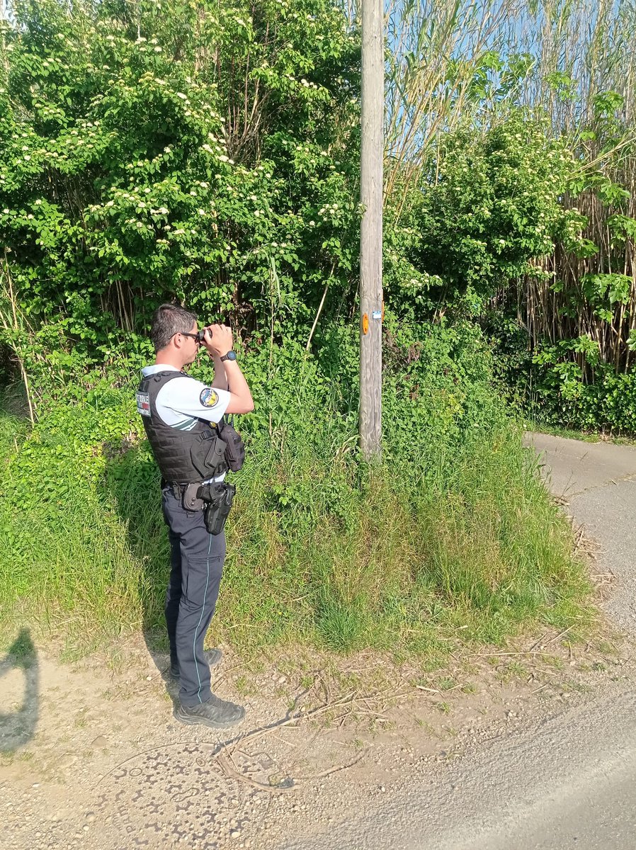 Les gardes champêtres ne sont pas uniquement des sentinelles de la nature. Ils constituent aussi un cadre d’emplois de PM. Ils sont en outre compétents au Code de la route pour traiter les infractions routières et notamment les excès de vitesse à l'aide d'un cinémomètre.