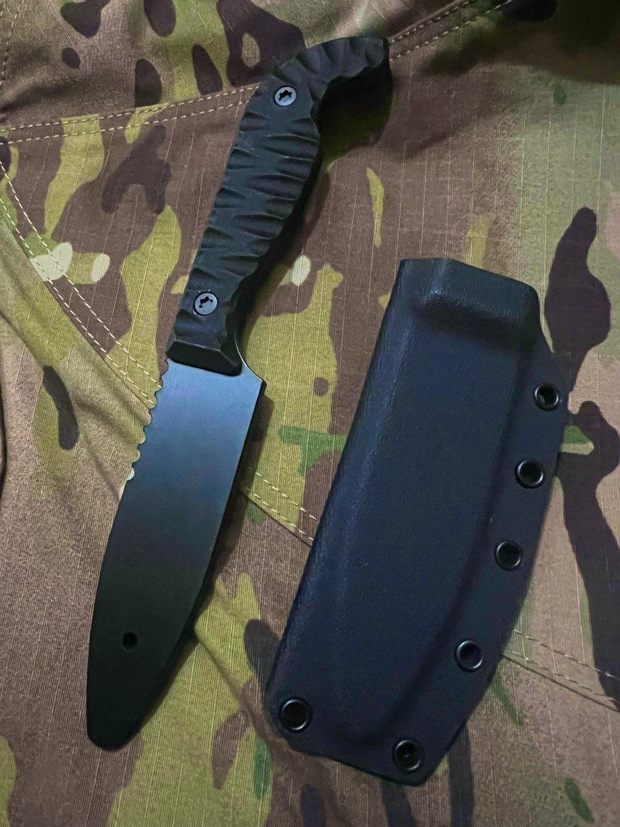 yukimasa4529yu's tweet image. キターーー(((o(*ﾟ▽ﾟ*)o)))♡
FBC企画‼️BLKFOXのダミーナイフ❣️
めっちゃ質感も出来も素晴らしい✨✨🥰
コレはサバゲー装備に映えるね✨
買って良かった〜‼️💯💯💯
#BLKFOX
#サバゲー
 #FBC