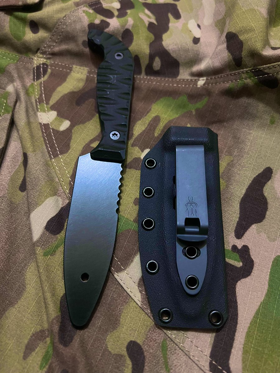 yukimasa4529yu's tweet image. キターーー(((o(*ﾟ▽ﾟ*)o)))♡
FBC企画‼️BLKFOXのダミーナイフ❣️
めっちゃ質感も出来も素晴らしい✨✨🥰
コレはサバゲー装備に映えるね✨
買って良かった〜‼️💯💯💯
#BLKFOX
#サバゲー
 #FBC