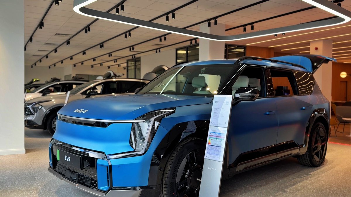 Glyn Hopkin KIA Romford has a fresh new look! ✨

Come explore our refurbished dealership, where you can check out the full KIA range — from city cars to family SUVs and cutting-edge EVs.

📍 Visit our new-look showroom today and discover your next KIA - glynhopkin.com/kia/