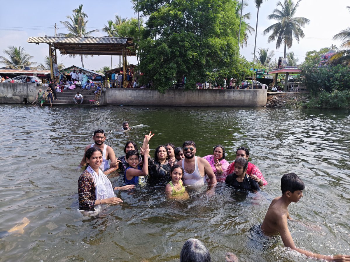 शुभ संध्या!
संध्या की छांव में, सपनों की बात हो,
दिन भर की थकान में, थोड़ी सी राहत हो।
चाय की चुस्कियों में, मीठी सी मुस्कान हो,
शाम के इस वक्त में, दिल का कोई गान हो।