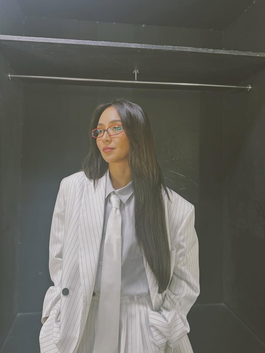 FINALLY! GLAM SHOTS OF THIS LOOK👓