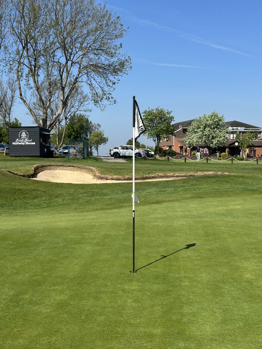 indigrowgary's tweet photo. The glorious weather continues, golf course looking mint in the sun ☀️, some great stuff going on here from @rdpatton88 and the boys
@indigrowuk #growththroughinnovation #butwhereisit #passthesunscreen https://t.co/nzstiJKef4