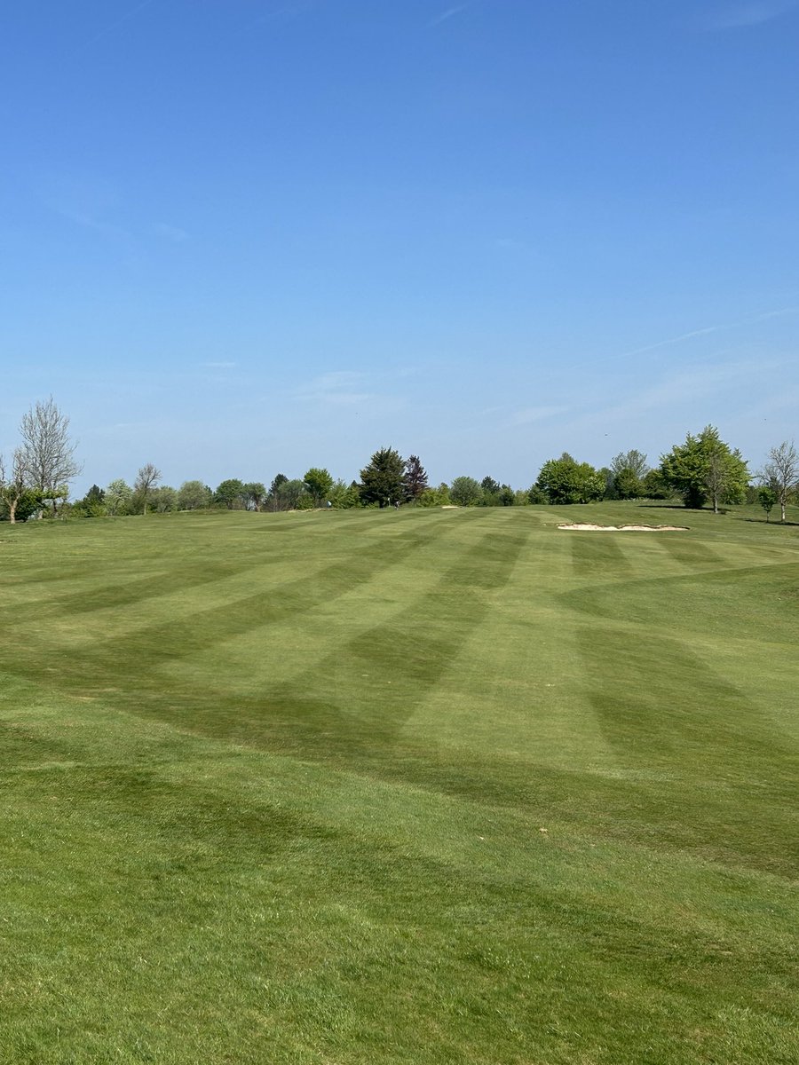 indigrowgary's tweet photo. The glorious weather continues, golf course looking mint in the sun ☀️, some great stuff going on here from @rdpatton88 and the boys
@indigrowuk #growththroughinnovation #butwhereisit #passthesunscreen https://t.co/nzstiJKef4