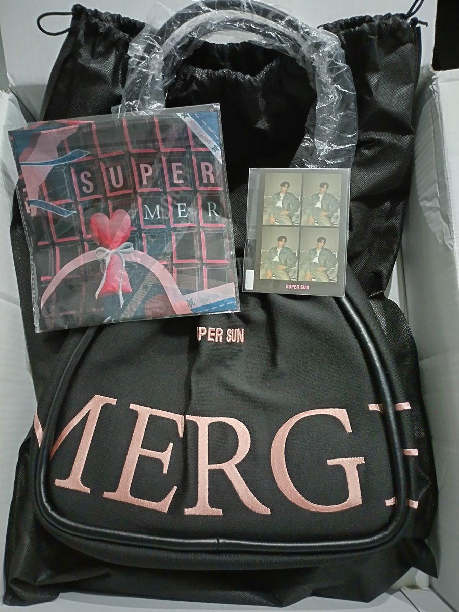 veorulfr's tweet photo. I got my #ADayBag yesterday!
#MergexSuperSun
#SerendipityBloom https://t.co/Xv35NmeuYR