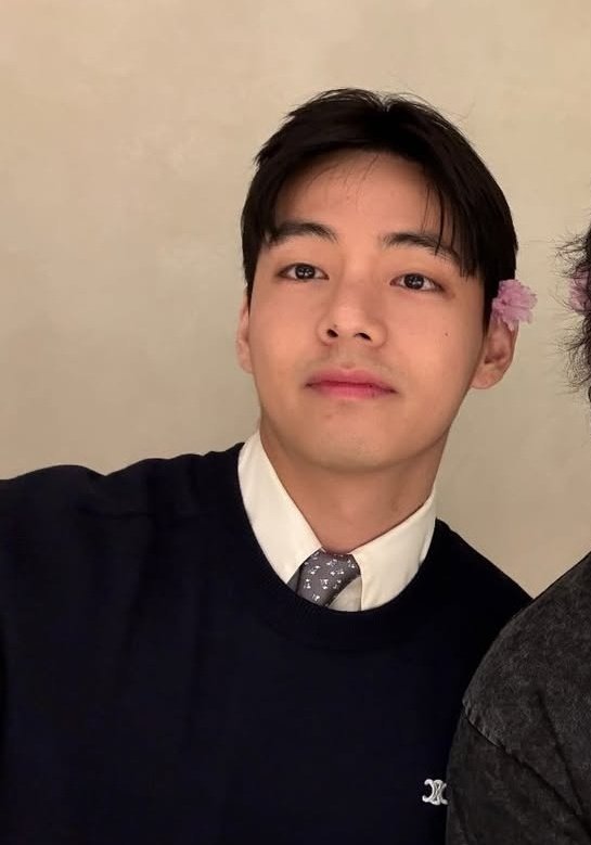 Taehyung came home too