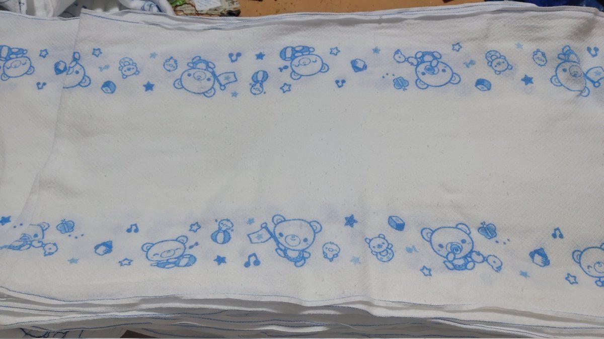 今夜は、ブルー色のクマさんベビー柄の布おむつを当てて寝ます。