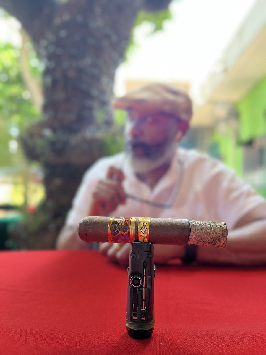 gsaintfleur's tweet photo. #Legba nan baryè a;
Sak pako konnen li;
Kotel pase, se legba ki kòmande!
#Orisha
.
https://t.co/WK2IBcaUHS
.
.
#BlackCigarBrand #OrishaCigars #OrishaCigar #Cigar #CigarSmoker #Cigars #CigarLover #CigarLife #CigarSociety #CigarAficionado #CigarCulture #HaitianCigar #Hayti #Ayiti https://t.co/mgmxtEZEhO