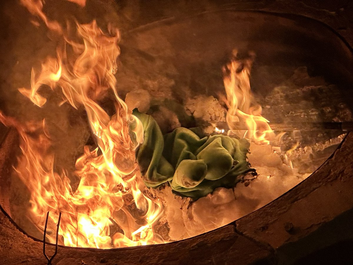 NormallyAverage tweet media