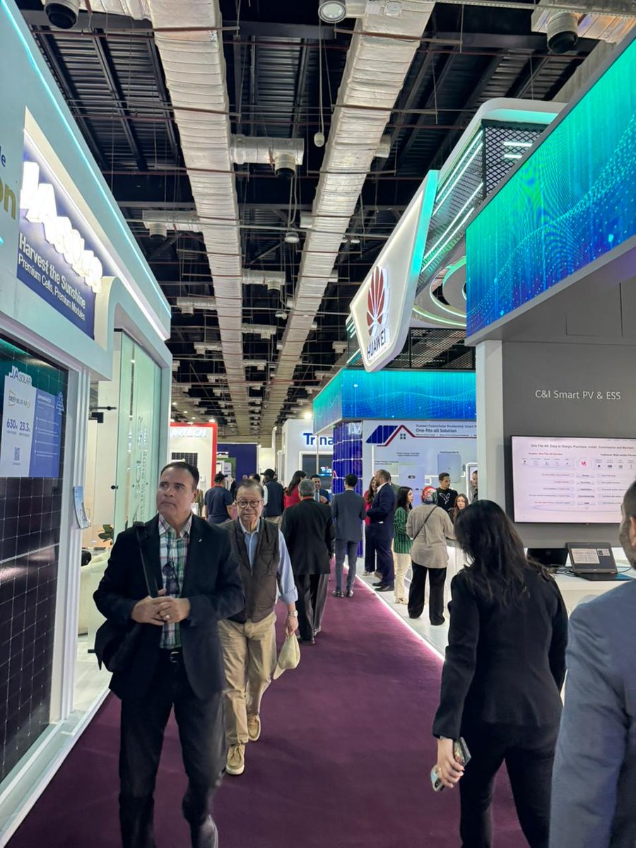 SSLEgypt's tweet photo. Final few hours to experience #SolarStorageLive! ⏳

Don’t miss out on the chance to connect, explore, and get inspired by the latest in solar and energy storage. It’s not over yet - come join us! ☀️🔋 https://t.co/iI7RQeWz5m