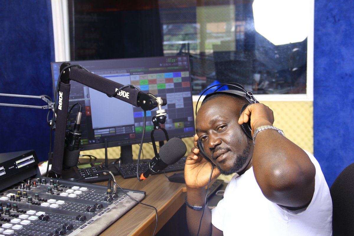 106.9 Kabalega FM (@fmkabalega) on Twitter photo #OnairNow
#Ebyemizaano with <a href="/DavisAkiiki/">Ssegawa Davis</a> for the latest and most trending in Sports today till 4:00pm.
#Emanziyawe #OnairNow
#Ebyemizaano with <a href="/DavisAkiiki/">Ssegawa Davis</a> for the latest and most trending in Sports today till 4:00pm.
#Emanziyawe