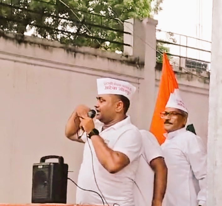 NMOPS1's tweet photo. "हमारे सैनिकों पर हमला मतलब भारत की आत्मा पर हमला। अटेवा चुप नहीं बैठेगा। #NMOPSDeshKeSath
@narendramodi @PMOIndia @myogiadityanath @ABPNews @aajtak
@vijaykbandhu https://t.co/WX8Y9NRdnQ