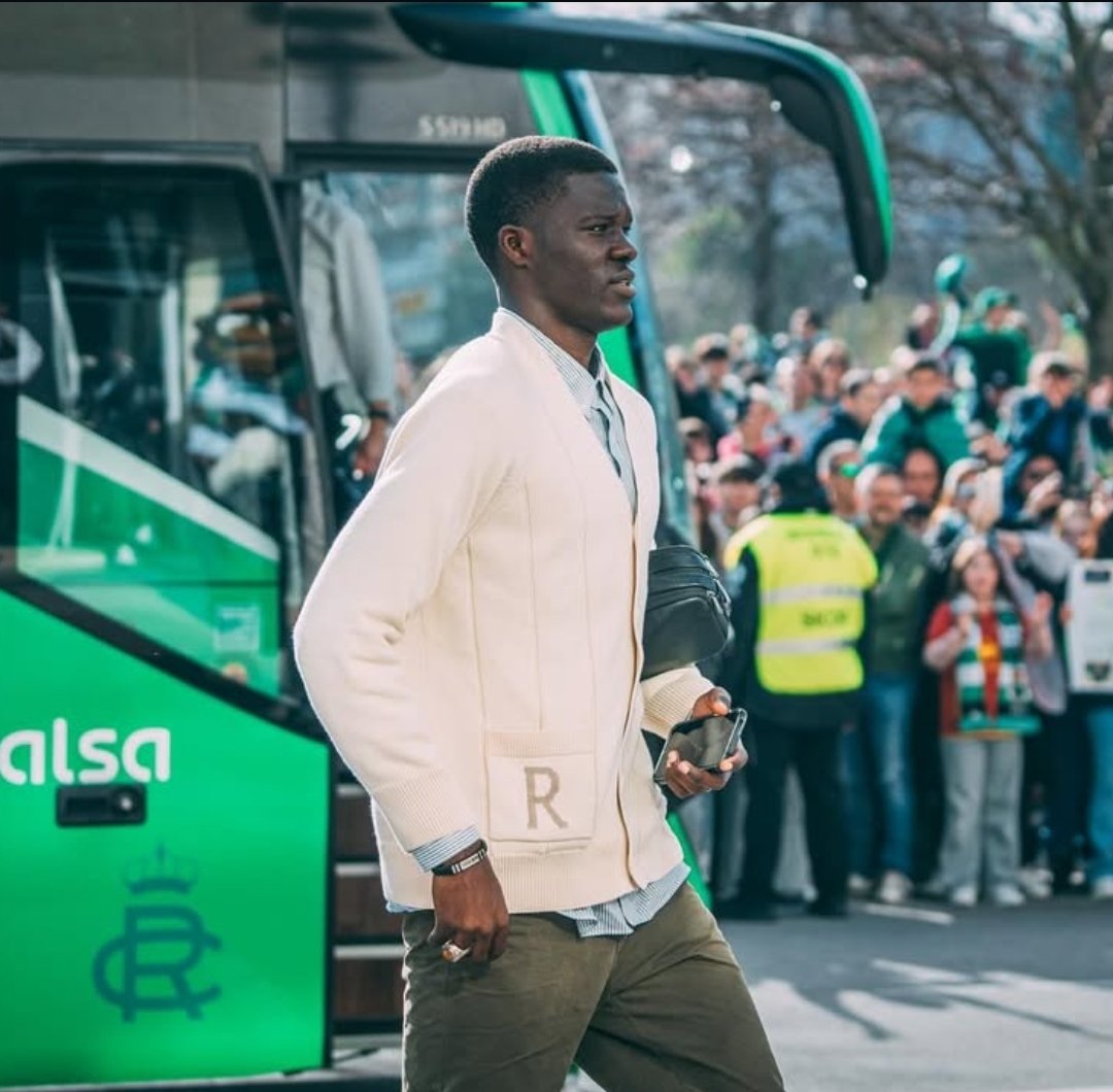 bbi_su's tweet photo. ‼️‼️INSOLITO‼️‼️
El Real Club Deportivo de la Coruña buscará apelar el partido contra el Racing de Santander debido a que su mediocentro Maguette Gueye jugó el encuentro completamente desnudo 🤯 https://t.co/ij89Hyb6dA
