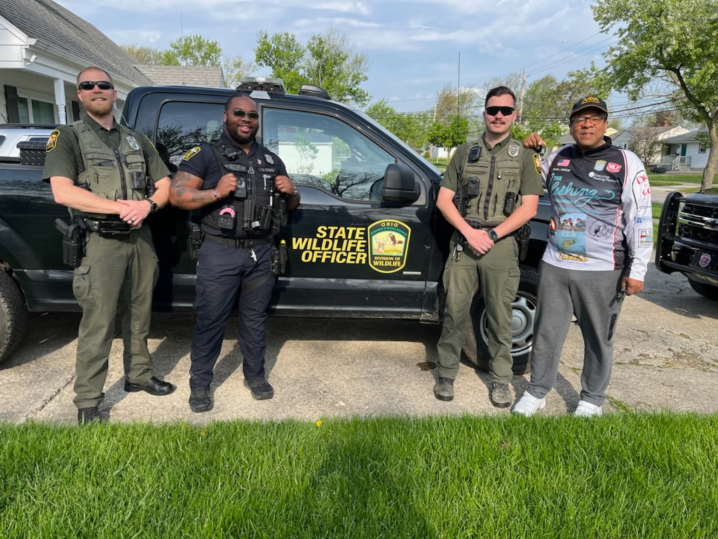 Euclid_PD's tweet image. We’re REEL-y excited for this one! Euclid Police teamed up with Ohio Division of Wildlife and The Fishing Foundation to prep 100 fishing poles for our upcoming Hooked on Fishing, Not on Drugs field trip with Euclid 4th graders in May! #EuclidPD #Fishing #Wildlife #Ohio #Nature