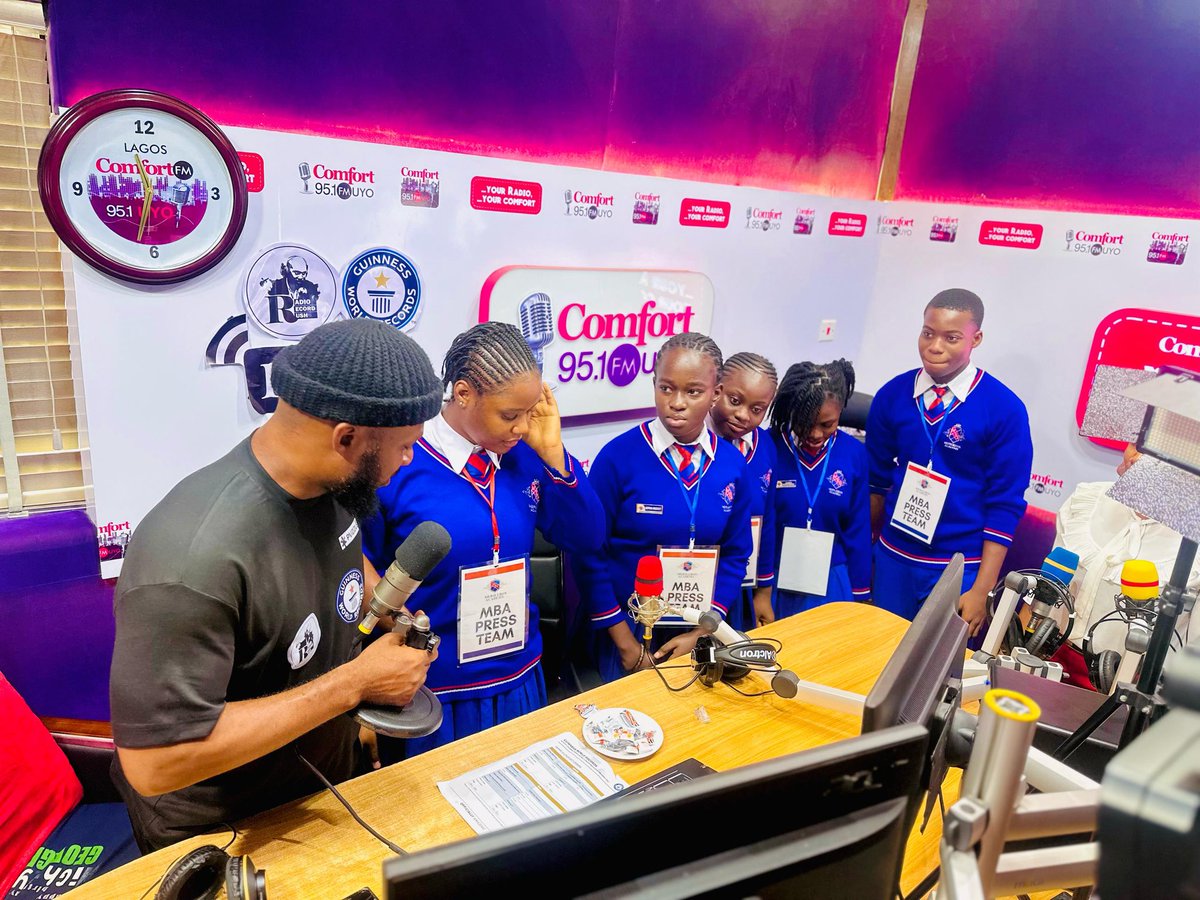 The Honorable Commissioner for Budget and Economic Planning, Akwa Ibom State, Dr. Nsikan Linus Nkan, was in the studio to show his support to me. 

Moreso, students from MBA were also available to show solidarity. 

Thank you so much. !!

#MightyGeorgeWorldRecord
#RadioRecordRush