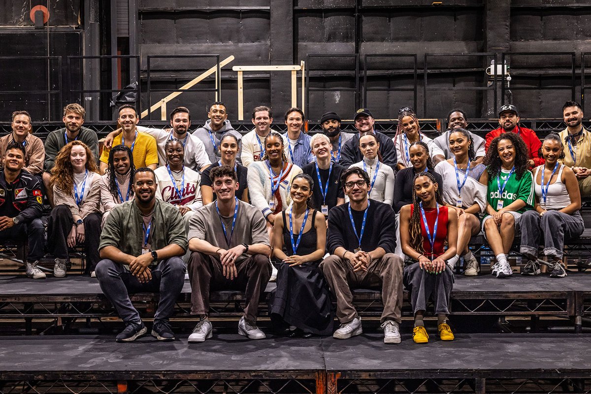 Breaking: Evita revival with Rachel Zegler at The London Palladium announces complete casting whatsonstage.com/news/evita-rev…