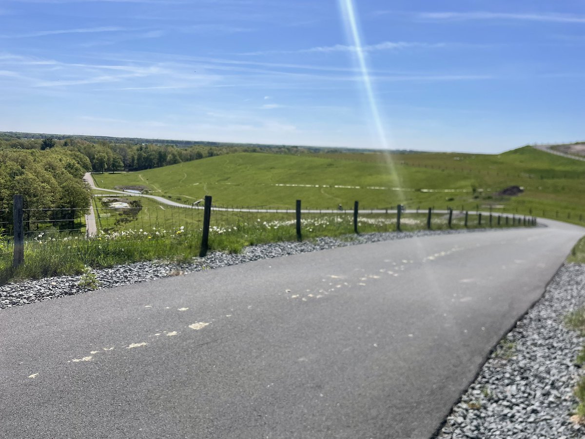 johan05024017's tweet photo. Vandaag ff dapper gedaan…!! 🚴♂️💪
De Drentse berg beklommen….⛰️
Heerlijk weertje om eens gek te doen..☀️
#ColduVAM #specialized #Drenthe #65km #GoedSmeren #zonnebrand #VoorkomHuidkanker https://t.co/jk7mdD3HCP