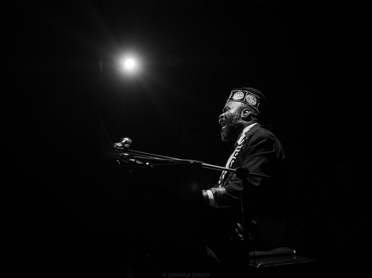 Simanga_Zondo's tweet photo. International Jazz Day
AbaseMkhathini
Frame 1: @nduduzomakh Nduduzo Makhathini
Frame 2: @zibumac Zibusiso Makhathini
📷 : Me
#InternationalJazzDay #jazz #portrait #bluenotejazz https://t.co/wl99M7Aj2T