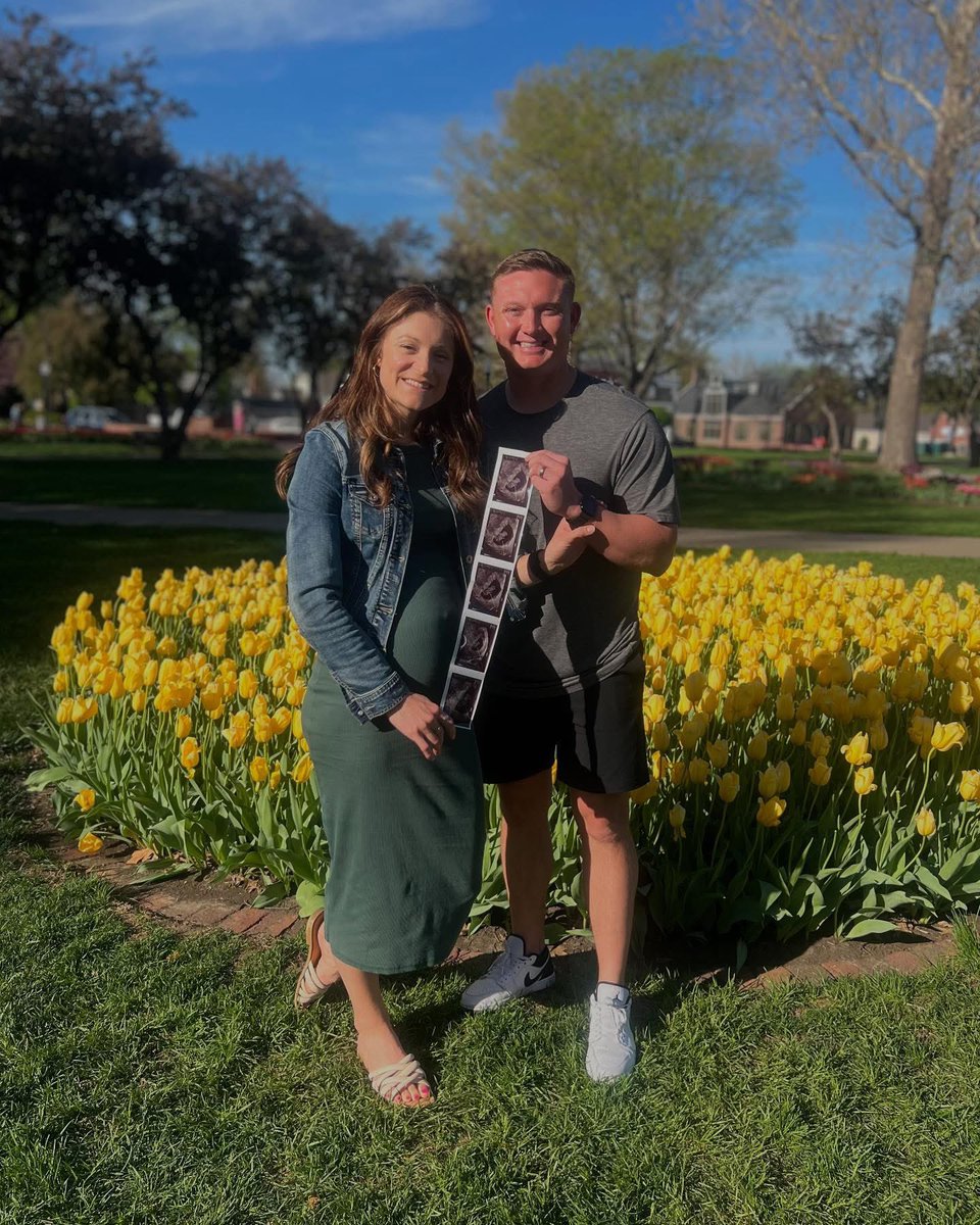 Girl Dad x2 💕🌷 Bloem’s little sister arriving in October! <a href="/CoachAleeshaRab/">Aleesha Rabedeaux</a> and I are so blessed and excited to grow our family! #girldad