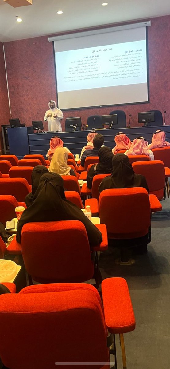 تشرفت بلقاء زملائي في القطاع الصحي الخاص ولقاء متجدد بعنوان "التعامل مع أنماط المستفيدين المختلفة" وذلك بقاعة التدريب في مستشفى الدكتور محمد صالح باشراحيل بمكة المكرمة ضمن سلسلة الدورات التي ينظمها فرع وزارة الصحة بمنطقة مكة المكرمة متمثلاً بوحدة بلاغات 937 لتحسين تجربة المستفيد