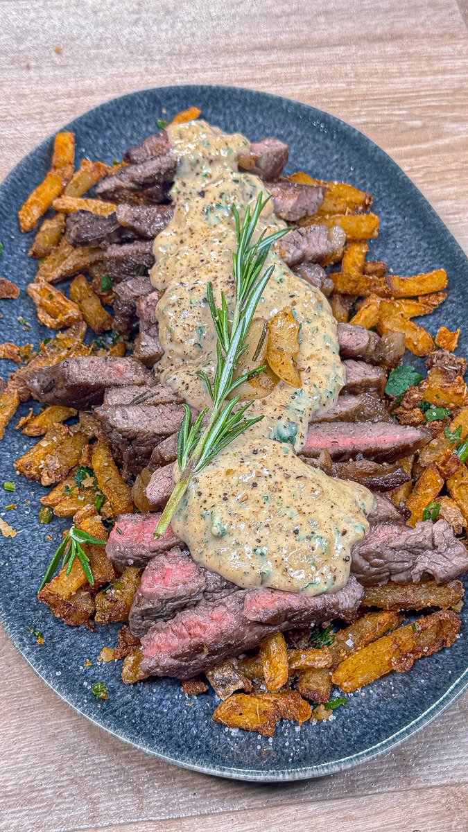 don_sido_'s tweet photo. J’avais la flemme je me suis fait une entrecôte frites sauce ail et parmesan dinguerie 🥩🧀

Les meilleures choses sont les plus simples 

La recette en bas 👇 https://t.co/zNkhlcuVs9