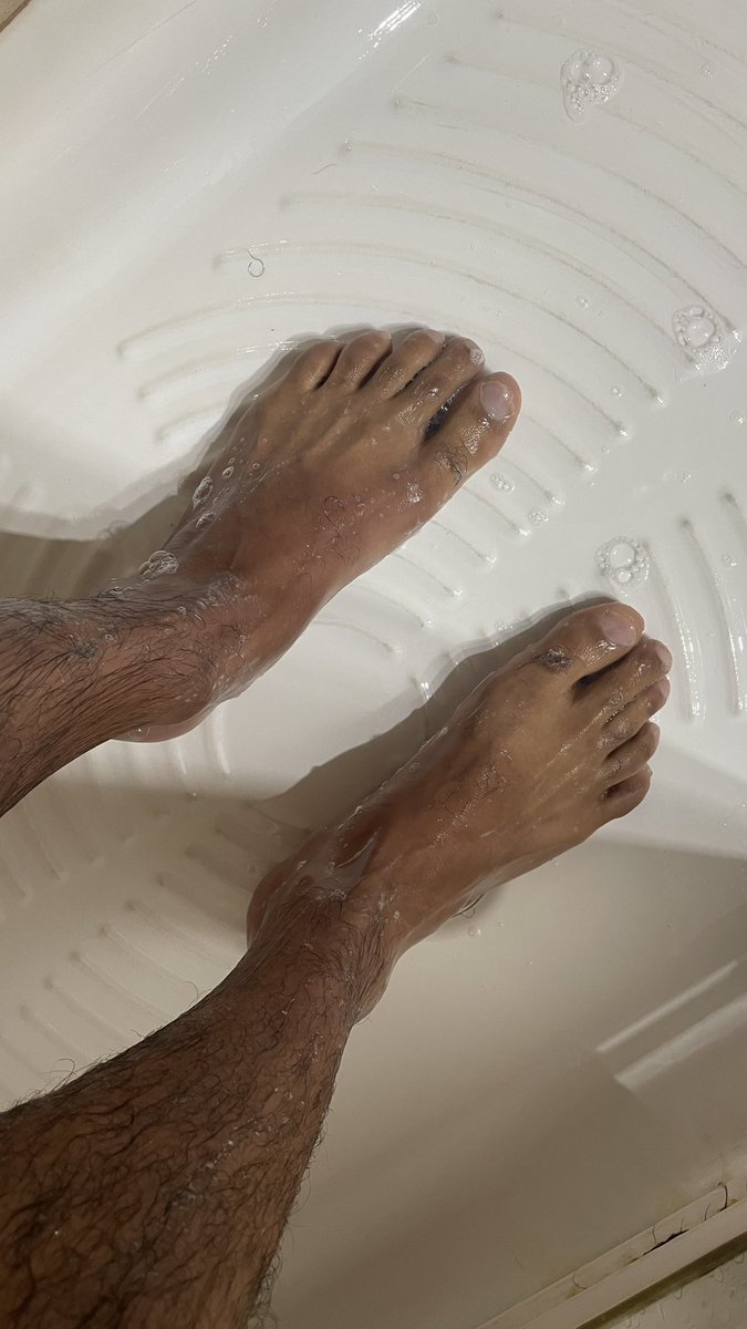 TerritorioPies's tweet photo. Shower time. @FootDomBCN 

#ManlyFeetLover #FeetAdoration #MasculineSoles #FootAesthetic #PiesHombres https://t.co/ncs70AyN21