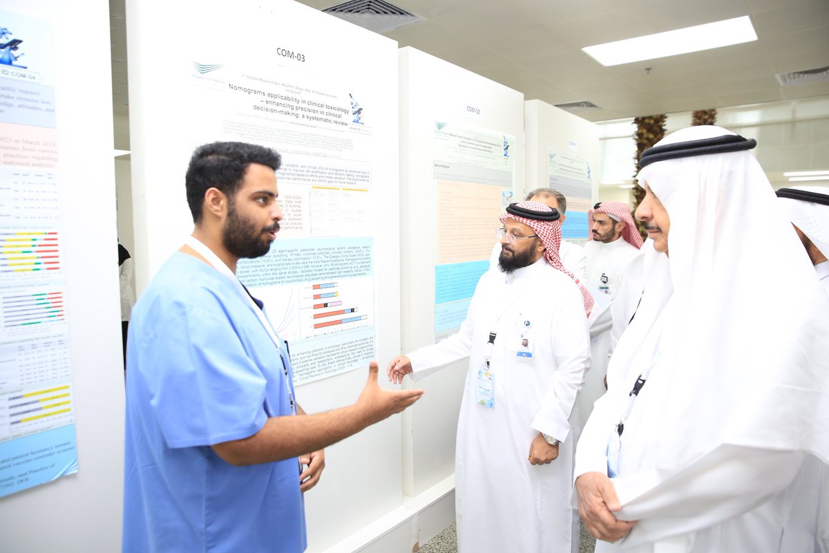 dau_university's tweet photo. ثم اطلع معاليه على ملصقات بحثية علمية، أعدها طلاب وطالبات كليات الطب، وطب الأسنان، والصيدلة والعلوم الطبية التطبيقية. https://t.co/B6T6rnZwbU