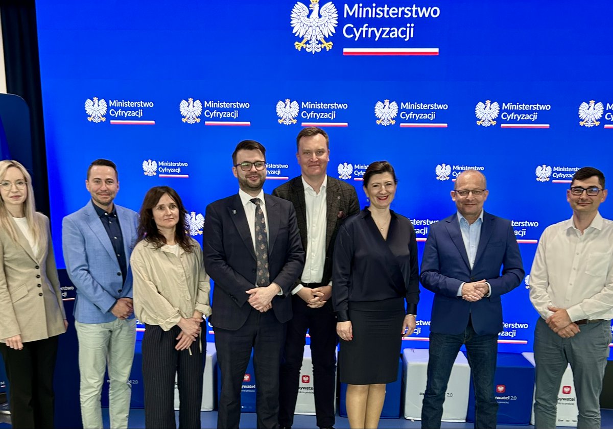 Ministerstwo Cyfryzacji (@cyfra_gov_pl) on Twitter photo 💻 Cyberbezpieczeństwo w zamówieniach publicznych
Podczas spotkania wiceministra cyfryzacji <a href="/PawelOlszewski/">Paweł Olszewski</a> z prezes <a href="/UZP_GOV_PL/">Urząd Zamówień Publicznych</a> Agnieszka Olszewska omówiono kluczowe działania mające na celu zwiększenie roli cyberbezpieczeństwa w procesach zakupowych.
Wśród najważniejszych 💻 Cyberbezpieczeństwo w zamówieniach publicznych
Podczas spotkania wiceministra cyfryzacji <a href="/PawelOlszewski/">Paweł Olszewski</a> z prezes <a href="/UZP_GOV_PL/">Urząd Zamówień Publicznych</a> Agnieszka Olszewska omówiono kluczowe działania mające na celu zwiększenie roli cyberbezpieczeństwa w procesach zakupowych.
Wśród najważniejszych
