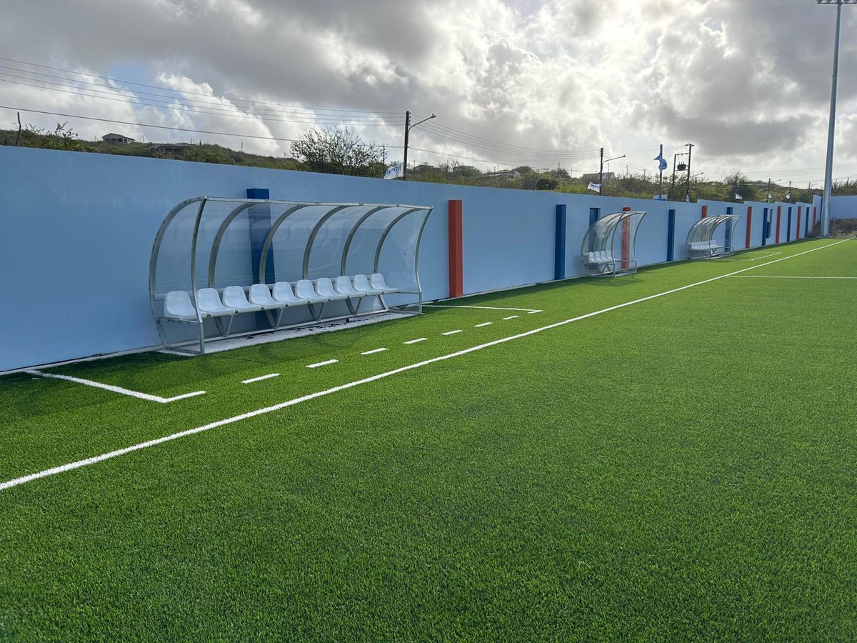WHsportsNL's tweet image. 𝐒𝐚𝐦𝐞𝐧 𝐛𝐨𝐮𝐰𝐞𝐧 𝐚𝐚𝐧 𝐬𝐩𝐨𝐫𝐭𝐯𝐨𝐨𝐫𝐳𝐢𝐞𝐧𝐢𝐧𝐠𝐞𝐧 𝐨𝐩 𝐂𝐮𝐫𝐚ç𝐚𝐨 🏝️
In Soto verzorgden we i.s.m. @CondorGrass en Civil Engineering Caribbean de inrichting van een multifunctioneel kunstgrasveld ⚽💪 

#Curaçao | #Kunstgras | #ProjectSOTO