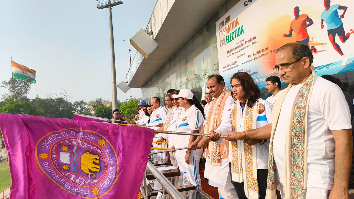 jeetendra811's tweet photo. One Nation, One Election’ Run at Delhi University. Honoured to volunteer alongside Union Education Minister @dpradhanbjp ji BJP National General Secretary  @sunilbansalbjp ji CM @gupta_rekha  ji @BJYM4DL Olympian 
@BabitaPhogat, Vice Chancellor Prof. Yogesh Singh @Students4ONOE https://t.co/L45CppM3BS