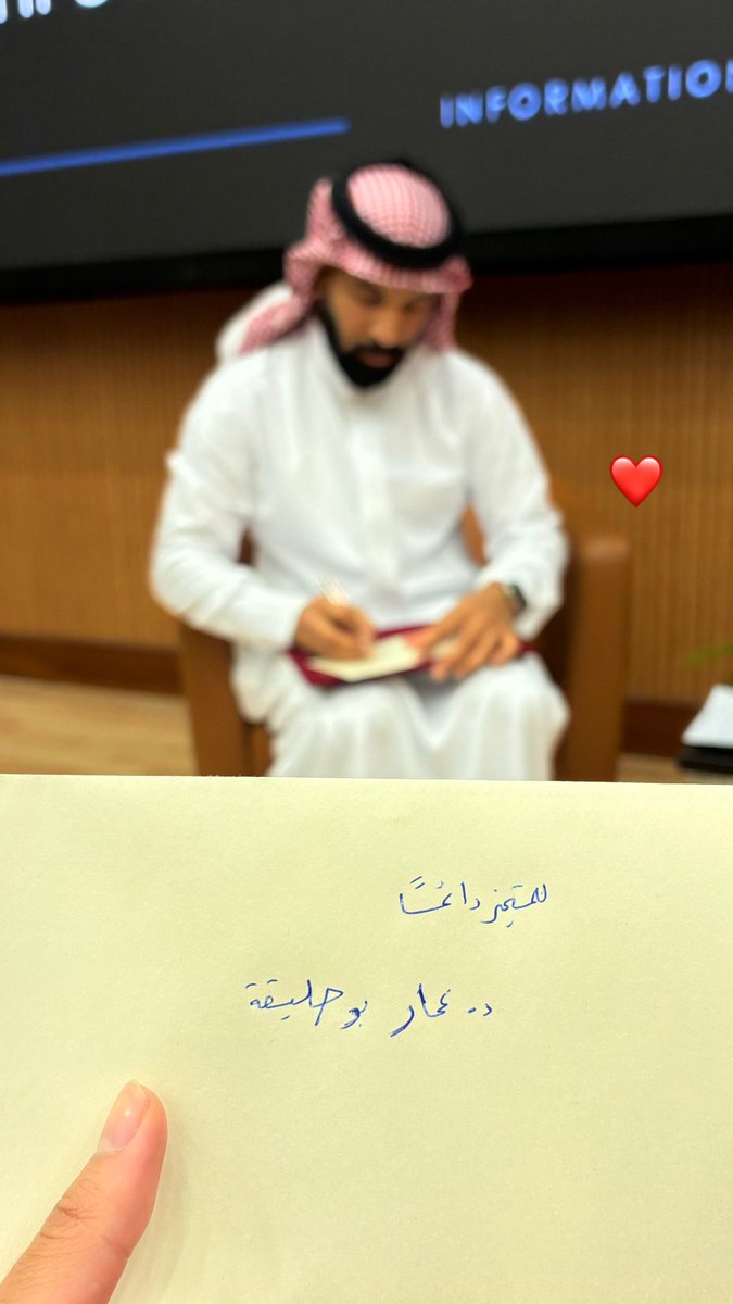 د. مشاري الشريم من أبرز الشخصيات اللي تعلمت منها الكثير على الصعيد الشخصي بالجامعه، شخص متواضع معطاء دائمك يخجلك بحسن تعامله وتعاونه الدائم مع الطلاب وتسهيله للكثير من الأمور لهم

محظوظين جداً بتواجد شخص مثل دكتور مشاري <a href="/Shuraim_MF/">د. مشاريْ الشّريم</a> ومهما شكرنا مانوفيك حقك على كل شيء قدمته لنا ❤️