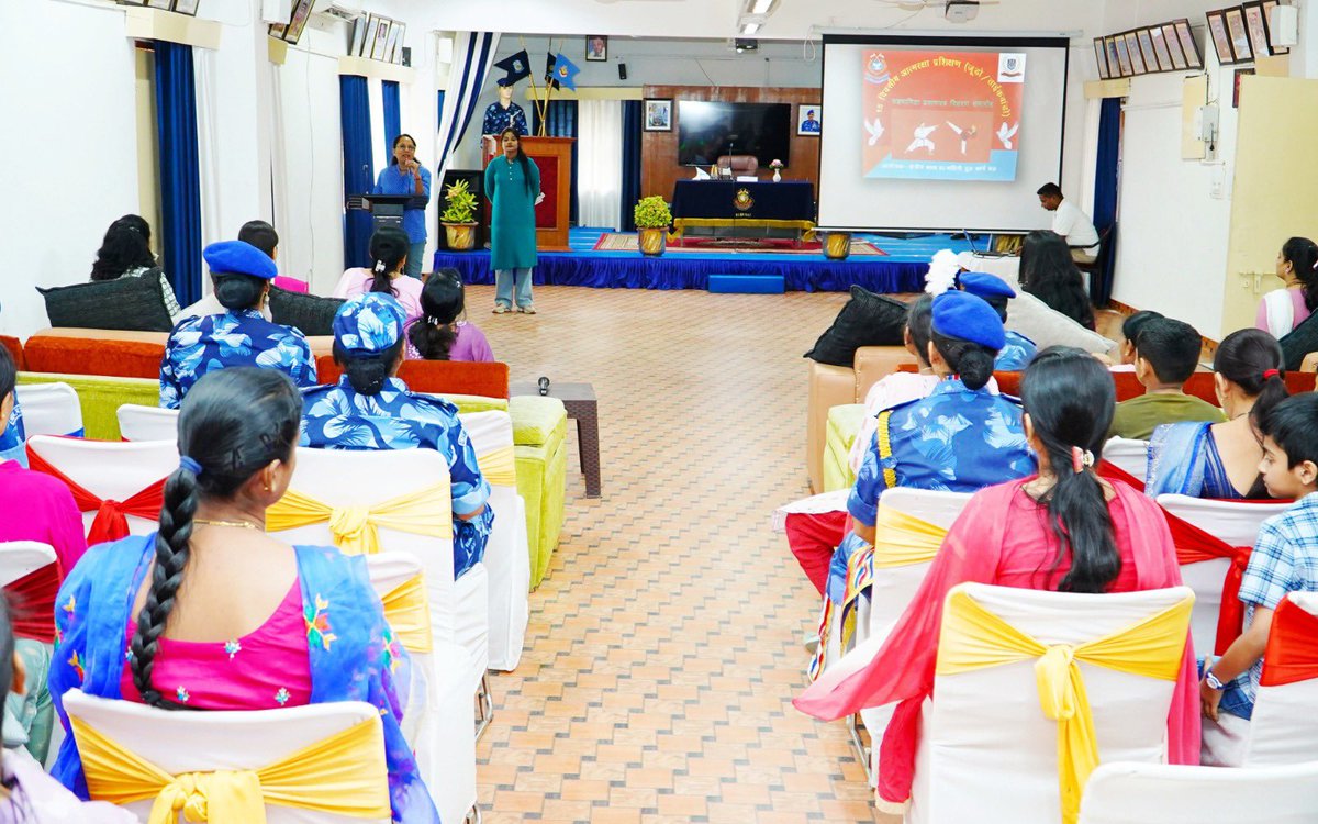 RCWA @91Bn #RAF #crpfindia  के तत्त्वाधान में आयोजित 15 दिवसीय आत्मरक्षा प्रशिक्षण (जूडो/ताईक्वांडो) का समापन विधिवत समारोह के साथ सम्पन्न हुआ। बच्चों ने आत्मविश्वास से भरपूर डेमो प्रस्तुत किया।क्षेत्रीय कावा अध्यक्षा महोदया द्वारा प्रमाण पत्र वितरित कर उनकी मेहनत को सराहा गया।