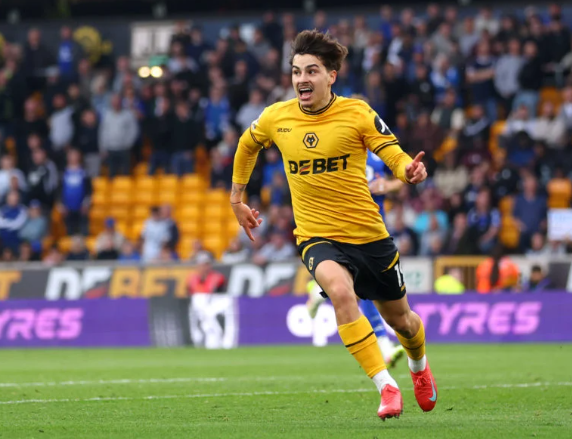Rodrigo Gomes clocked running 34km/h in the build up to the 3rd goal on Saturday in the 3-0 win against Leicester City. 

If he sustained that speed over 100m, he'd run the 100m sprint race in 10.6 seconds. Proper Athlete Kid! #wolves #wwfc