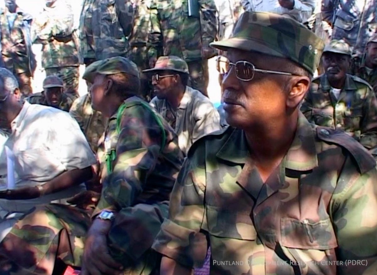 #Puntland and #Somaliland #Aricadeeye prisoners  of war exchange.
Cabdullahi Cali Mire (Carays) and Nuux Taani Ismaaciil (respective Army commanders).
#PDRCArchive 
Dec. 2005
