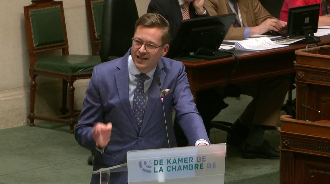 "De analyses over het parcours van de regering-De Wever zijn vernietigend. En dat niet alleen bij de verzamelde oppositie, maar ook bij iedereen die iets afweet van de cijfers, iedereen die de cijfers van deze regering heeft doorgenomen." <a href="/WouterVermeersc/">Wouter Vermeersch</a> #DeKamer