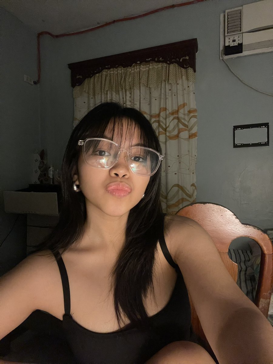 ayeggxis's tweet photo. me and my art 🖍️💌🧸 https://t.co/0G5uhtsGRc