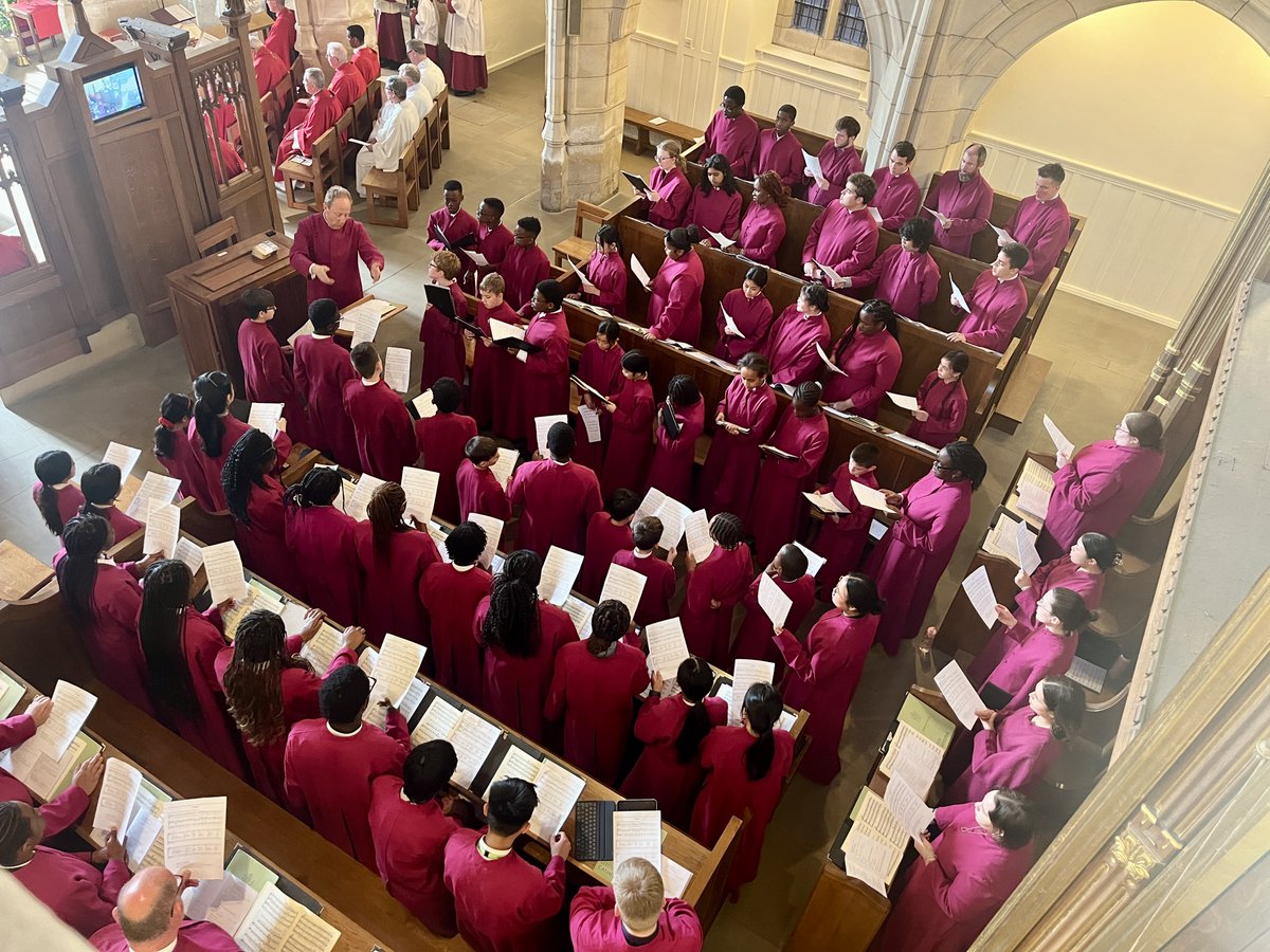 Yesterday evening Bishop Marcus celebrated a Solemn Requiem Mass for His Holiness Pope Francis at the cathedral.
The Senior Boys, Senior Girls, Schools Scholars and Choral Scholars sang Duruflé's setting of the Requiem.