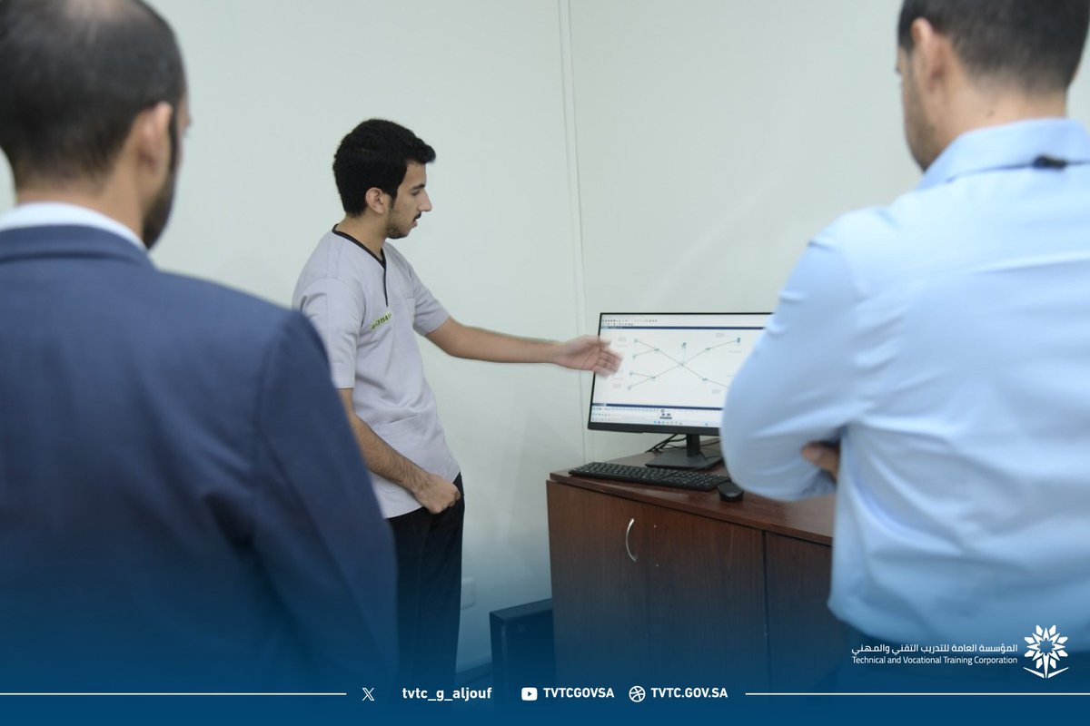 تغطية |

بحضور سعادة عميد ووكلاء الكلية ، أقام قسم الحاسب وتقنية المعلومات معرض مشاريع التخرج لمتدربي القسم للفصل التدريبي الثاني 1446هـ، بحضور رئيس القسم ومشرفي المشاريع .

#التدريب_التقني