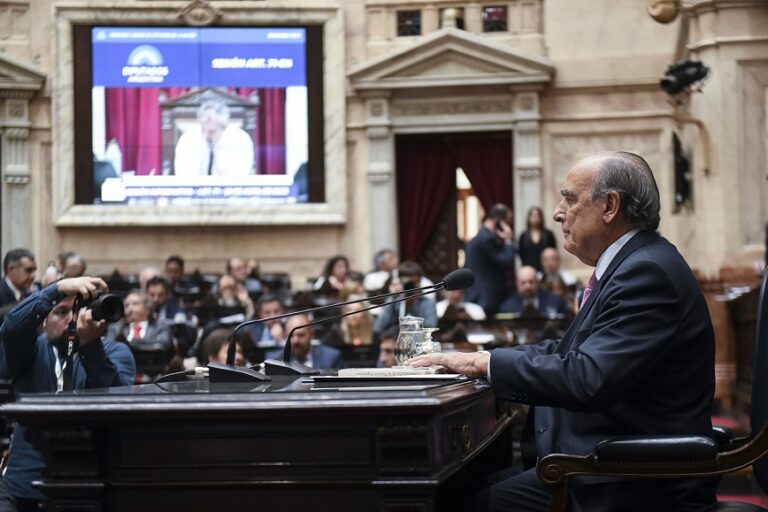 4PAgenda's tweet image. Interpelación por el #Criptogate: #Francos acusó a la #oposición de «montar un tribunal mediático para la especulación electoral»

agenda4p.com.ar/2025/04/30/int…