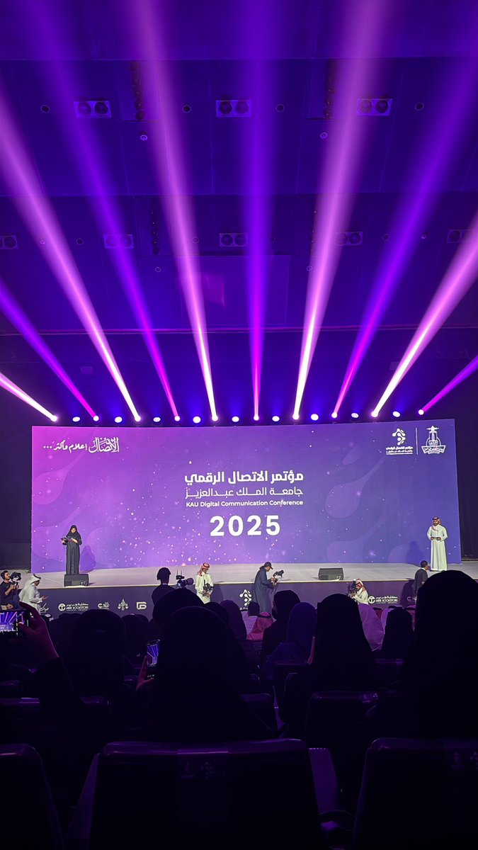 Afaqkau's tweet photo. سعدنا بعرض مشروع "آفــاق" ضمن فعاليات #مؤتمر_الاتصال_الرقمي 2025, تجربة ملهمة نعتز بها وأثرت في مسيرتنا🤩.

خالص الشكر والتقدير لسعادة عميد الكلية @anbajnaid وسعادة وكيلة الكلية @Maisoon305 على جهودهم القيمّة في نجاح المؤتمر، ودعمهم المتواصل للطلبة🤩. https://t.co/sWiDLZK7pN
